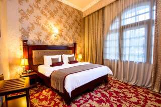 Отель River Side Hotel Tbilisi Тбилиси Улучшенный двухместный номер с 1 кроватью или 2 отдельными кроватями и балконом-2