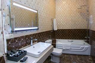 Отель River Side Hotel Tbilisi Тбилиси Люкс с балконом-4