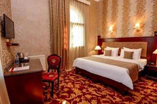 Отель River Side Hotel Tbilisi Тбилиси Стандартный двухместный номер с 1 кроватью или 2 отдельными кроватями и балконом-2